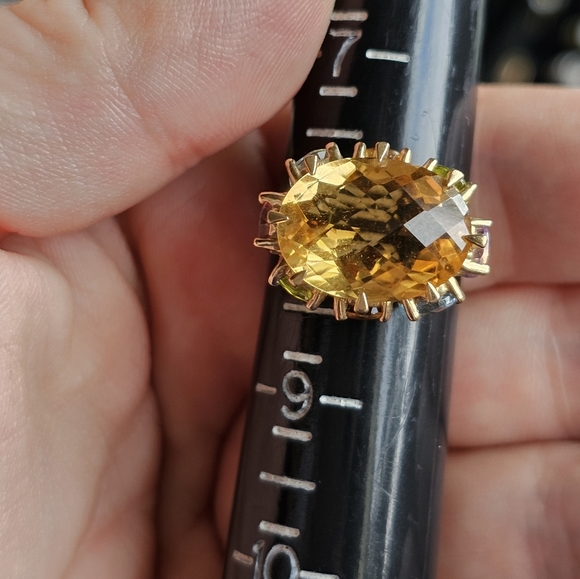 Amazing gemstone ring! Stamped 10k. Large citrine with peridot, blue topaz, amet - Picture 9 of 10